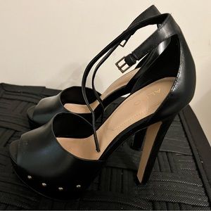 Black Aldo platform sandals